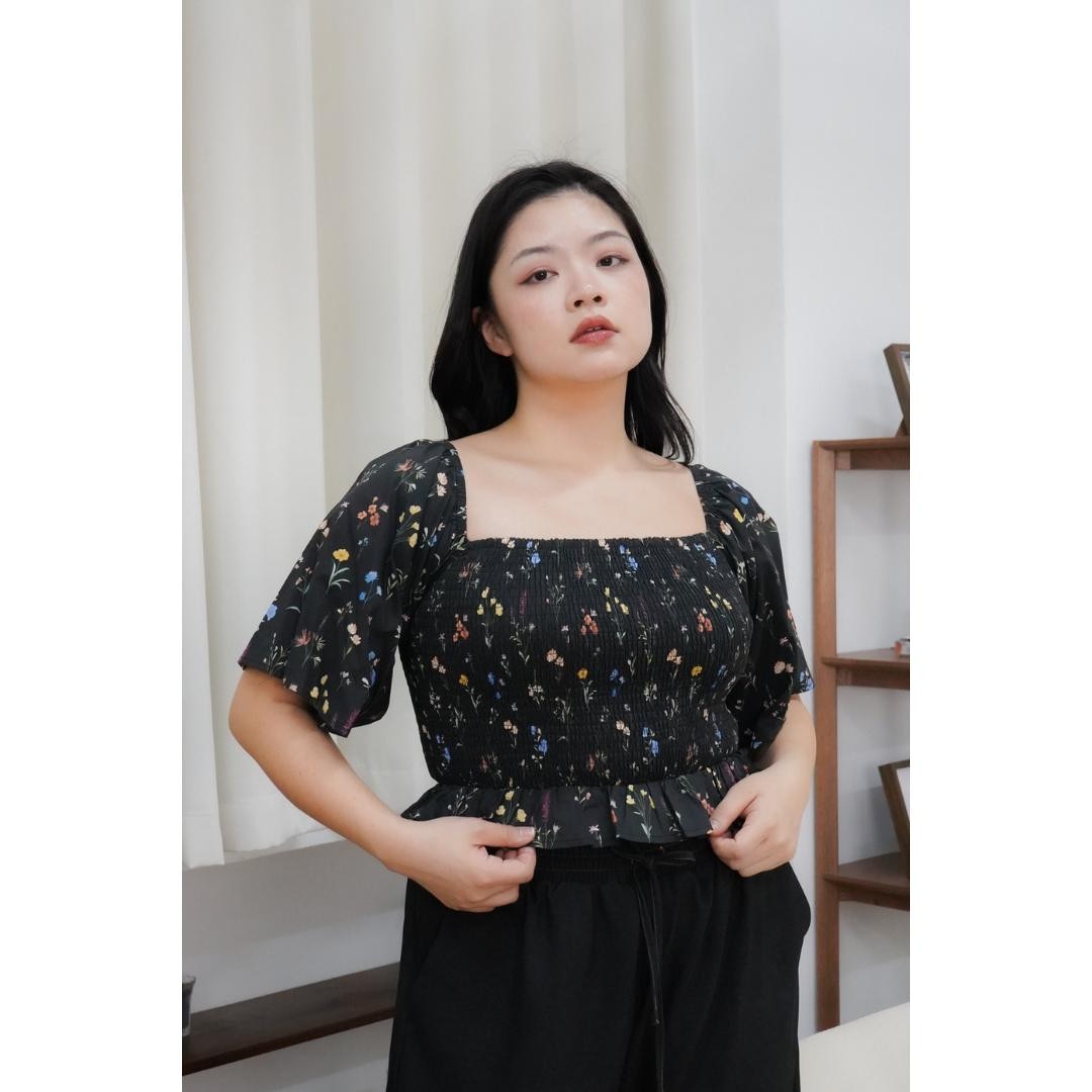 Poppy Florals Short Sleeve Crop Top (Yellow / Black)