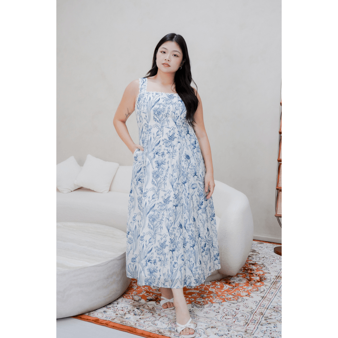 Victoria Star Lace Dress (3).png